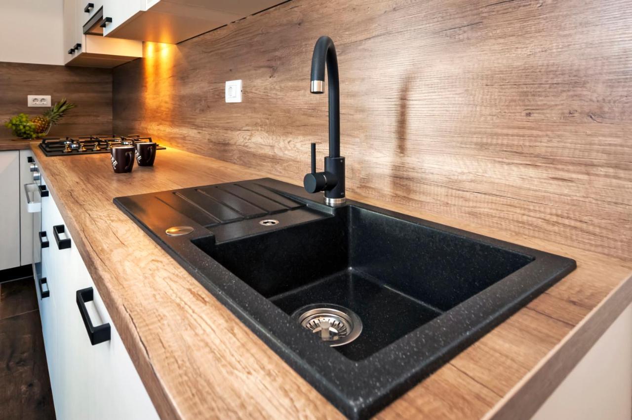 Deluxe Apartments A&A - 2 Ровин Екстериор снимка