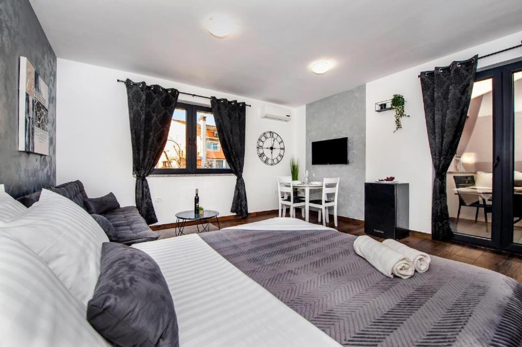 Deluxe Apartments A&A - 2 Ровин Екстериор снимка