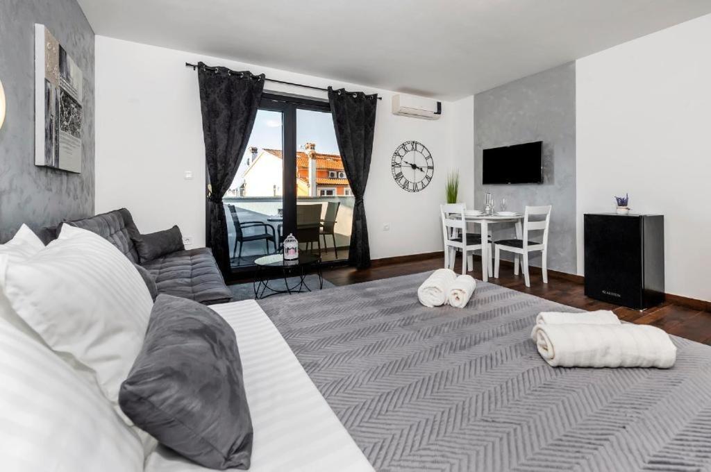 Deluxe Apartments A&A - 2 Ровин Екстериор снимка