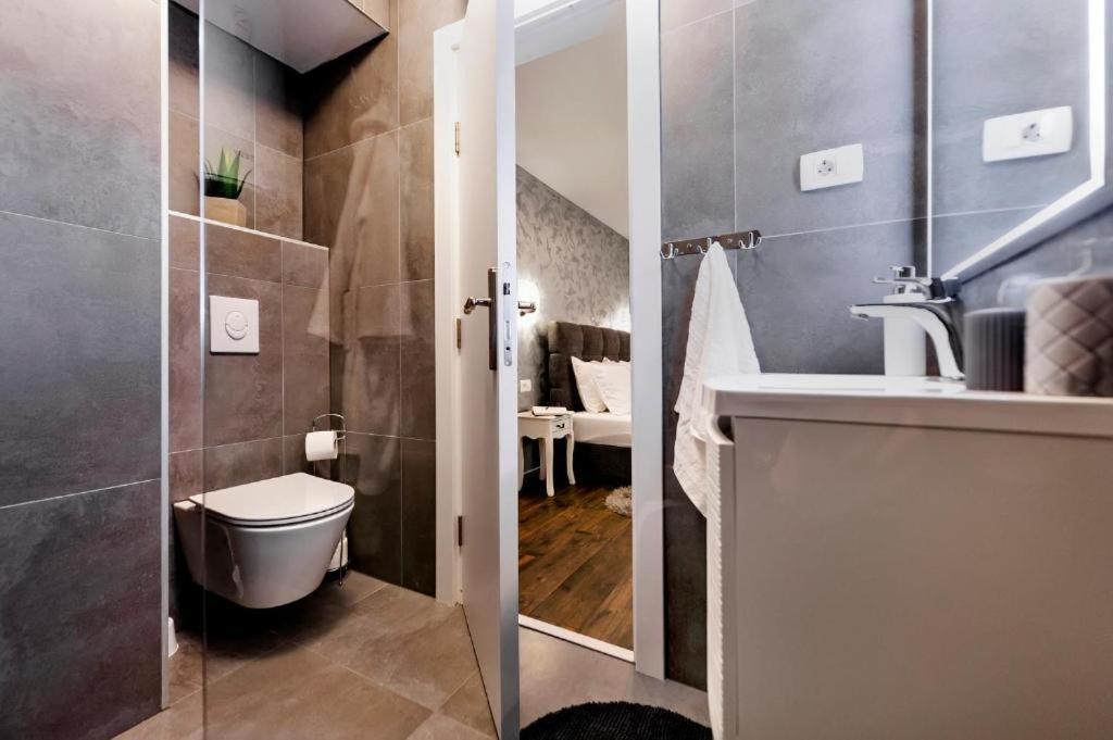 Deluxe Apartments A&A - 2 Ровин Екстериор снимка