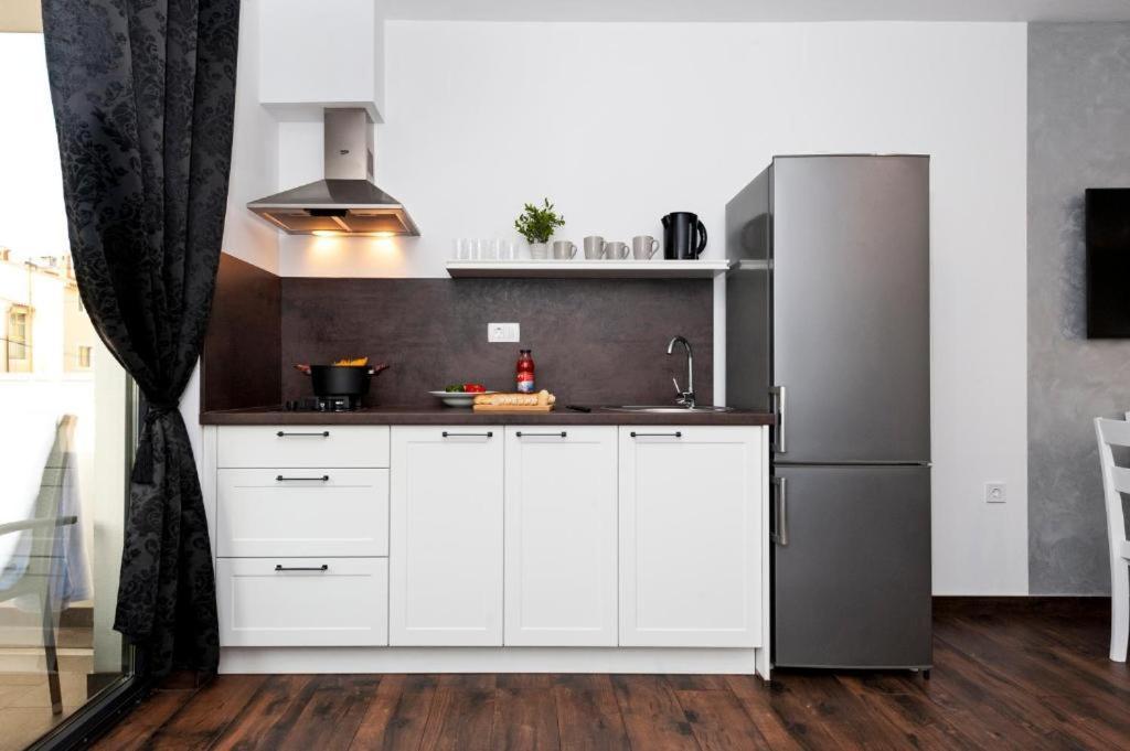 Deluxe Apartments A&A - 2 Ровин Екстериор снимка