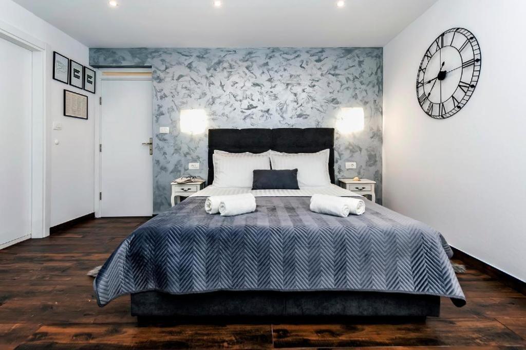 Deluxe Apartments A&A - 2 Ровин Екстериор снимка