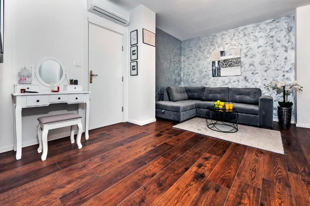 Deluxe Apartments A&A - 2 Ровин Екстериор снимка
