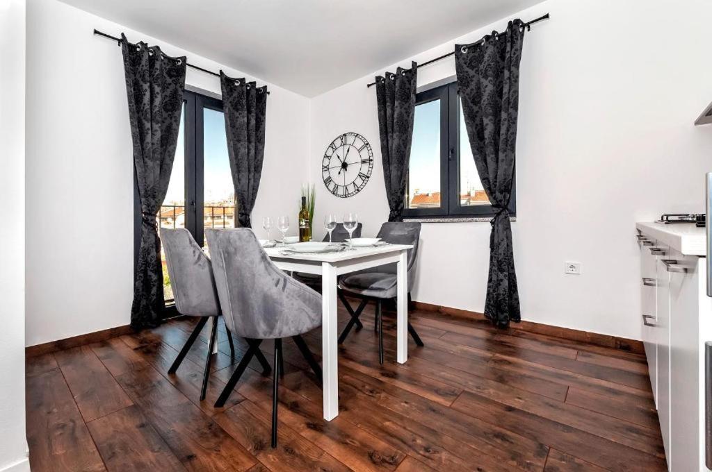 Deluxe Apartments A&A - 2 Ровин Екстериор снимка