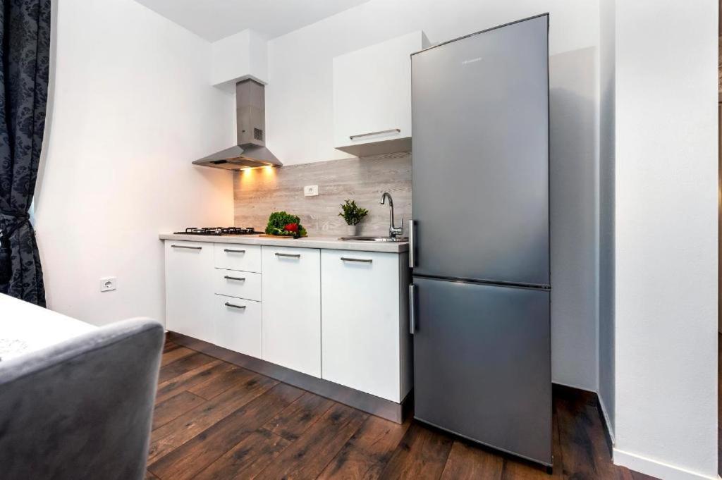Deluxe Apartments A&A - 2 Ровин Екстериор снимка